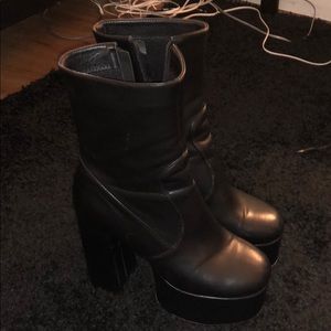 LAMODA PLATFORM BOOTS